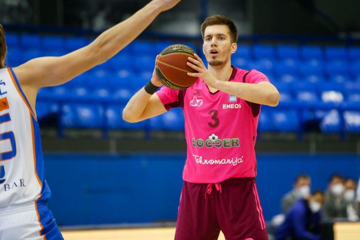 El Anadolu Efes anuncia el fichaje de Filip Petrusev
