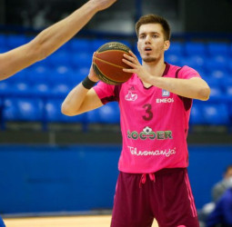 El Anadolu Efes anuncia el fichaje de Filip Petrusev