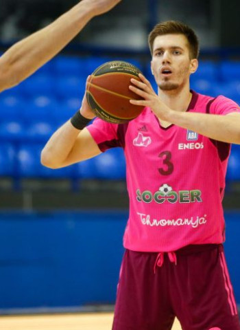 El Anadolu Efes anuncia el fichaje de Filip Petrusev