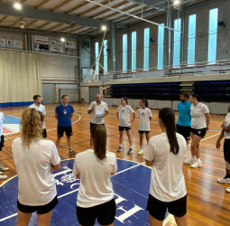 Las jugadoras del Baxi Ferrol pasan el reconocimiento médico y realizan la primera sesión de la temporada