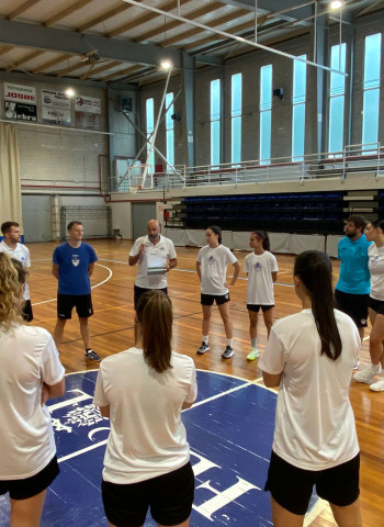Las jugadoras del Baxi Ferrol pasan el reconocimiento médico y realizan la primera sesión de la temporada