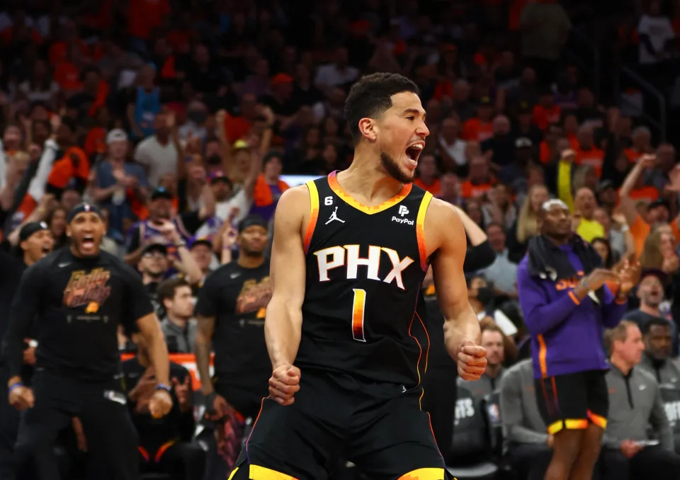 Booker vuelve a marcar la diferencia ante los Clippers (136-130) [4-1]