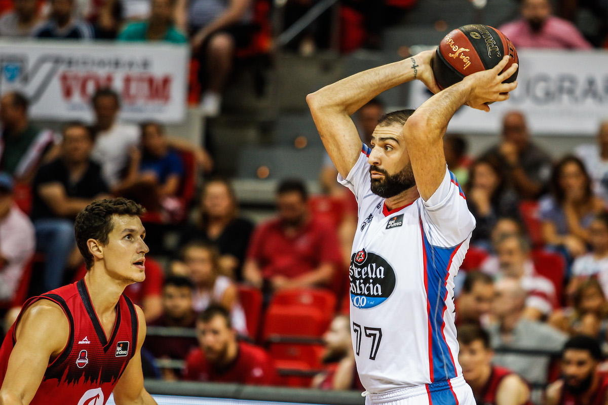 El jugador del Monbus Obradoiro, Kostas Vasileiadis, tendrá que pasar por el quirófano debido a su lesión en el brazo derecho