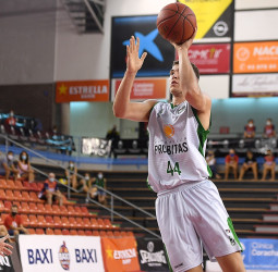 Brodziansky le da la victoria a la Penya sobre la bocina (77-78)