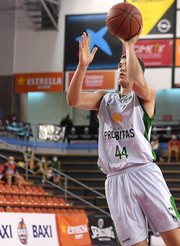 Brodziansky le da la victoria a la Penya sobre la bocina (77-78)