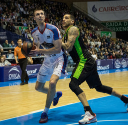 El Monbus Obradoiro coge la racha en el momento exacto para ganar (82-73)