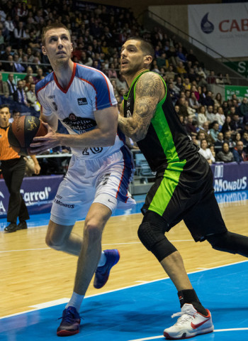 El Monbus Obradoiro coge la racha en el momento exacto para ganar (82-73)