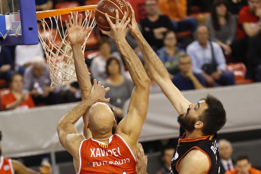 Reacción con liderato, del Valencia Basket en Manresa (73-94)