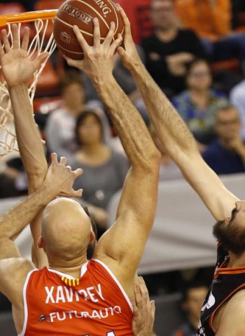 Reacción con liderato, del Valencia Basket en Manresa (73-94)