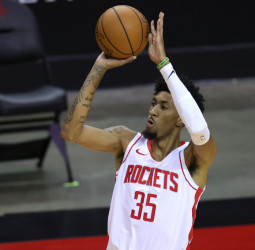 Los Miami Heat negocian con los Houston Rockets por Christian Wood