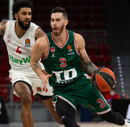 Estelar tercer cuarto del Baskonia para seguir luchando por el PlayOff (78-71)
