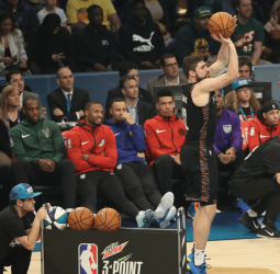 Joe Harris se corona como el rey del triple