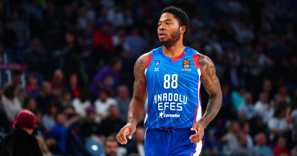 Tyrique Jones, sin sitio en el Anadolu Efes