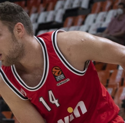 Olympiacos anuncia la renovación de Vezenkov