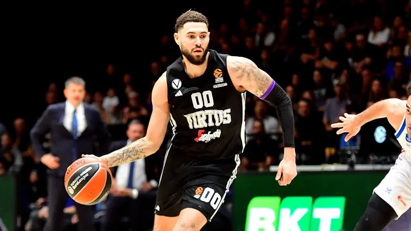 Isaia Cordinier refuerza el perímetro de un Efes plagado de estrellas