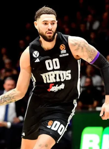 Isaia Cordinier refuerza el perímetro de un Efes plagado de estrellas