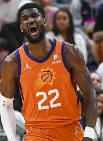 DeAndre Ayton sale al mercado