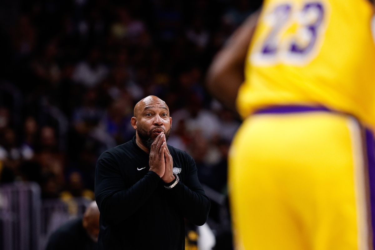 Los Angeles Lakers despiden a su entrenador Darvin Ham