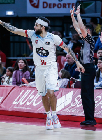 El Monbus Obradoiro sale victorioso de Zaragoza (78-79)