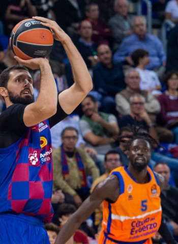 El Barcelona vence al Valencia Basket y se corona líder invicto (83-77)