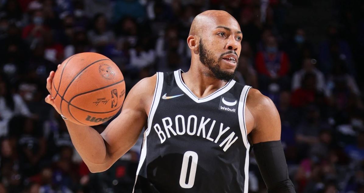 Jevon Carter firma por los Milwaukee Bucks