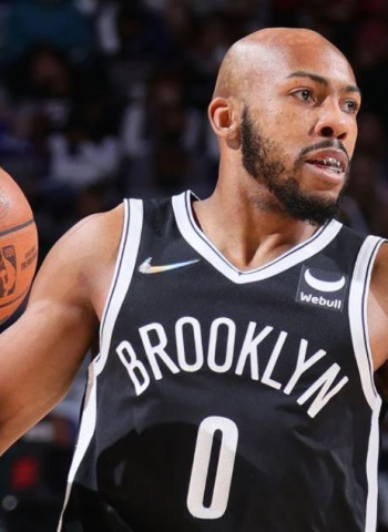 Jevon Carter firma por los Milwaukee Bucks