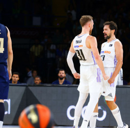 El Real Madrid, con un Tavares estelar, conquista la Supercopa (89-83)