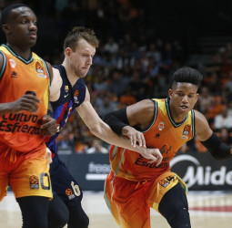 La Fonteta impulsa al Valencia Basket para tumbar al FC Barcelona (84-83)
