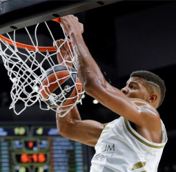 El Real Madrid se estrena a lo grande ante Fenerbahce (81-77)
