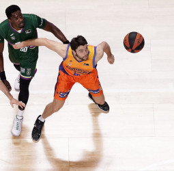 El Valencia Basket resiste el embiste final malacitano (82-87)