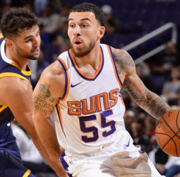 Los Phoenix Suns buscan la manera de hacerle un hueco a Mike James