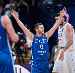 Italia noquea a Serbia (94-86)