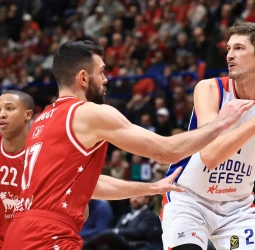 Esfuerzo equilibrado lleva a Milán a vencer a Efes, 92-76