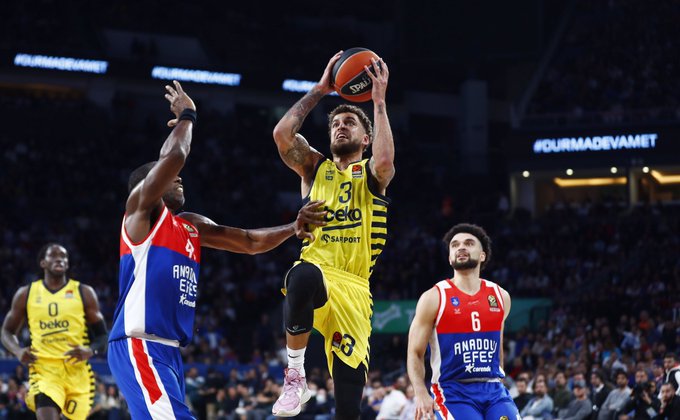 Wilbekin decanta el derbi turco en favor del Fenerbahce (79-88)