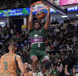 El Unicaja se da un baño de confianza contra Coosur Betis (96-80)