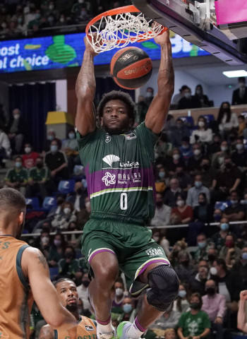 El Unicaja se da un baño de confianza contra Coosur Betis (96-80)