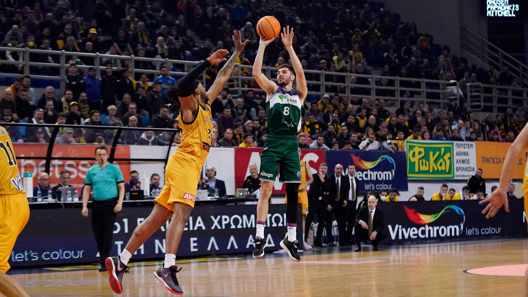 El Unicaja toma Atenas y pasa como líder de grupo (65-75)