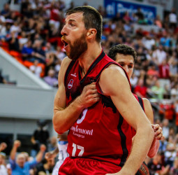 El Casademont Zaragoza arrolla al Monbus Obradoiro (96-64)