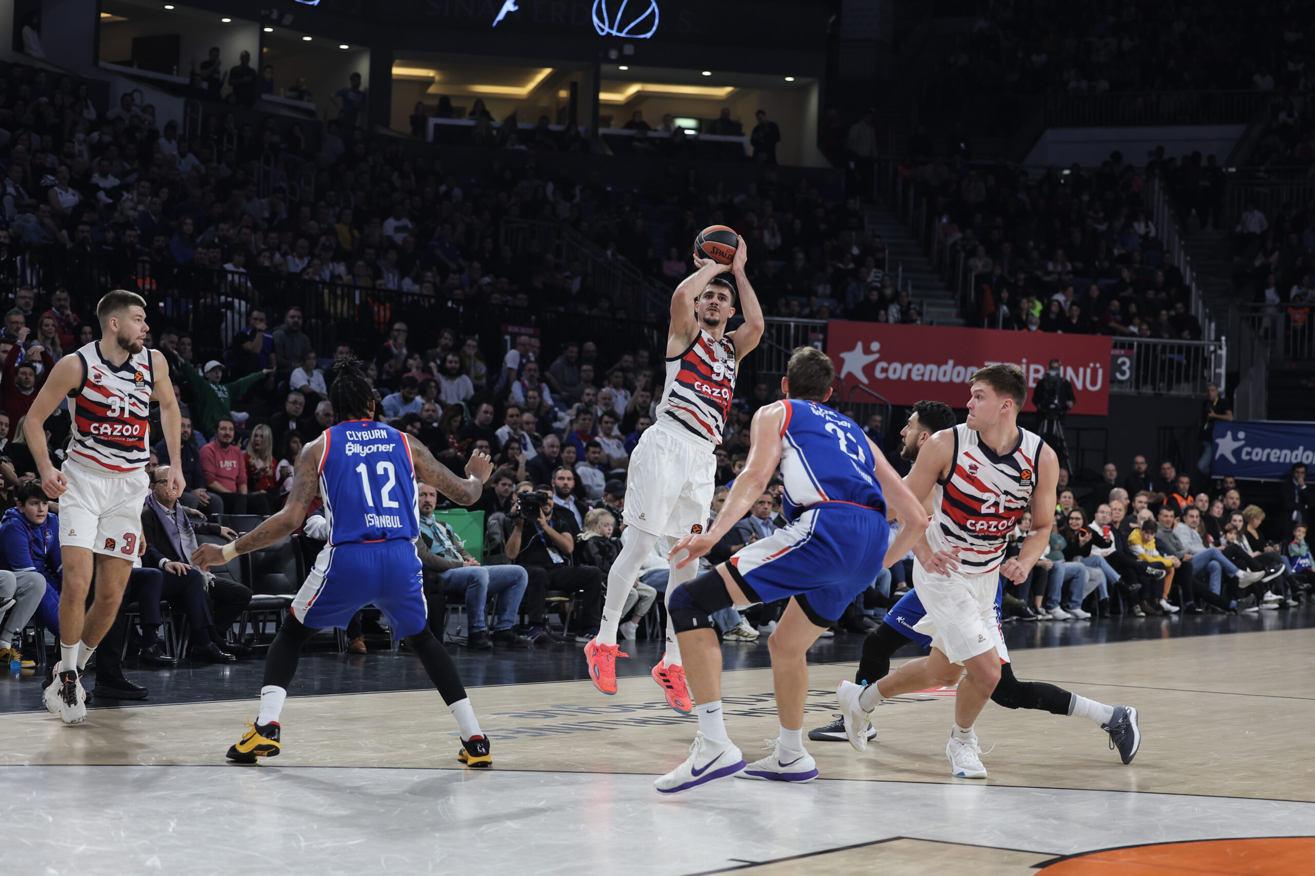 Victoria de mérito del Baskonia ante el vigente campeón, 78-83