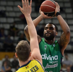 Partido de infarto en Badalona con 2 prórrogas y el milagro local. Vidal, héroe (103-101)