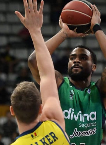 Partido de infarto en Badalona con 2 prórrogas y el milagro local. Vidal, héroe (103-101)
