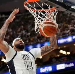 Anthony Davis lidera la ajustada victoria de USA ante Australia en Abu Dabi, 98-92