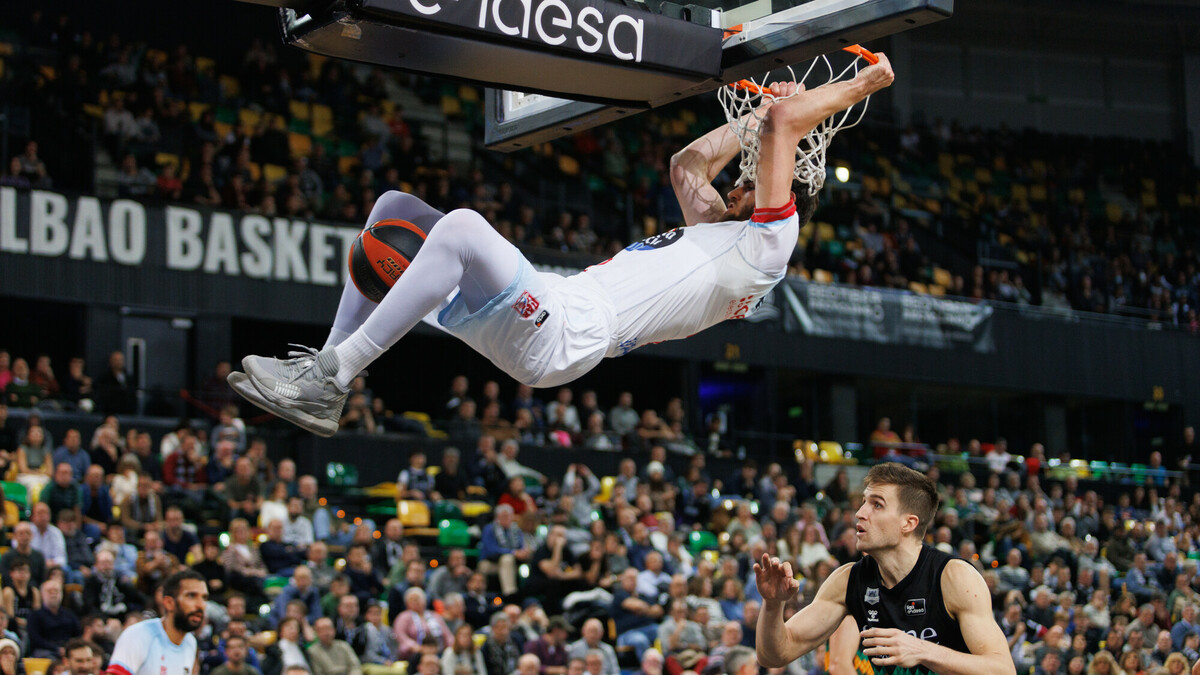 El Monbus Obradorio mantiene su racha y corta la bilbaína (77-80)