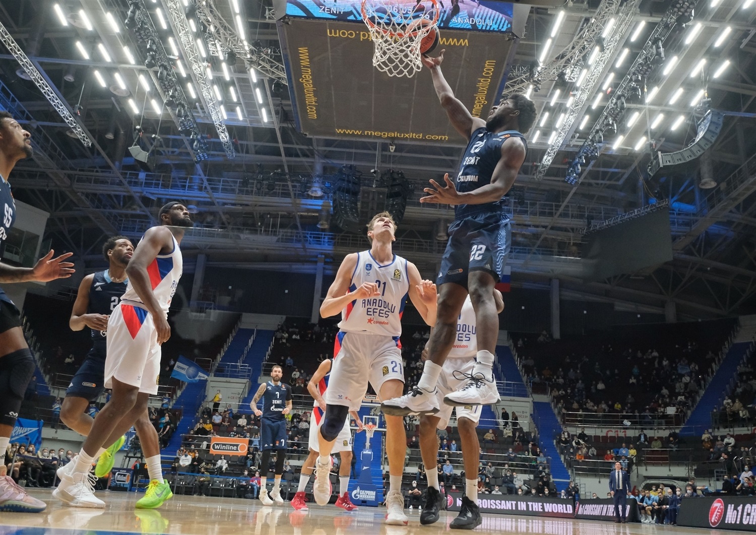 Poythress impulsa al Zenit ante el Efes (76-67)
