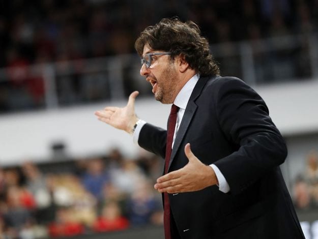 Brose Baskets cesa a su entrenador Andrea Trinchieri