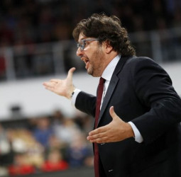 Brose Baskets cesa a su entrenador Andrea Trinchieri