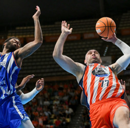 Leyma Coruña se presenta ganando en la prórroga al Porto, 88-85