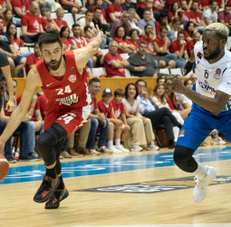 Zunder Palencia y Bàsquet Girona toman la delantera en sus pistas