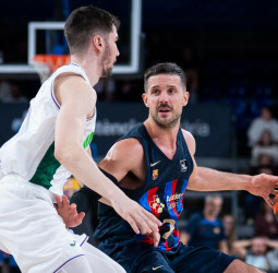 Trabajada victoria del Barça ante Unicaja (75-60)