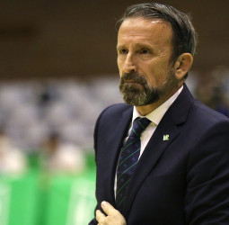 Joan Plaza, muy cerca del banquillo del Morabanc Andorra
